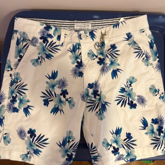 Denim $ Flower Mens Shorts - Picture 1 of 2